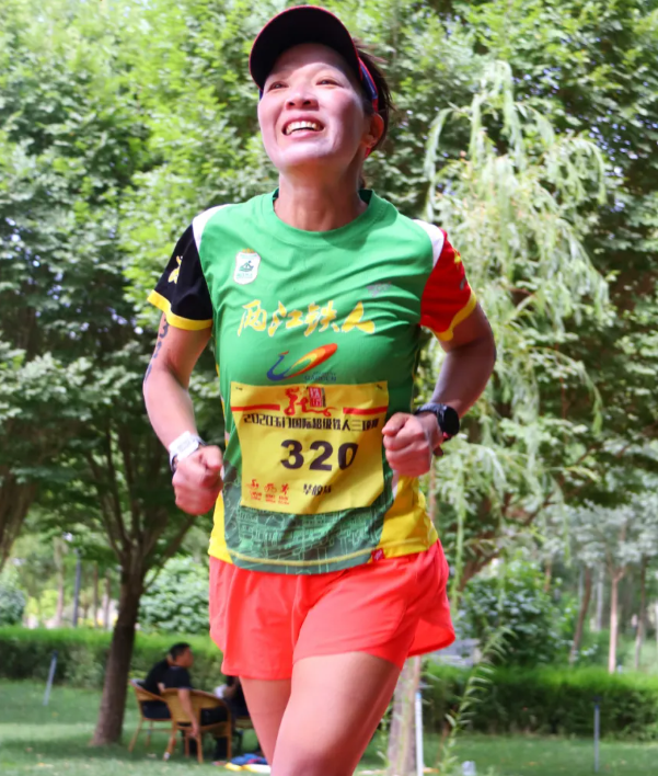 “鲲鹏径”全球铁人传奇之毕皎洁：铁三赛道上的“佛系斗士”— 用松弛感征服226公里的生活哲学家