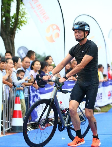 “鲲鹏径”全球铁人传奇之古荣华的蜕变人生—记定南县铁人三项运动协会会长古荣华的体育重生之路