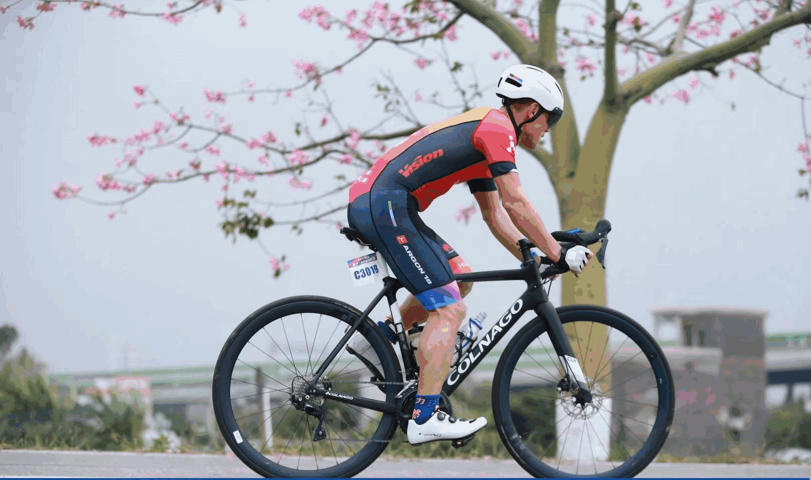 “鲲鹏径”全球铁人传奇之涂立坚的温暖梦想