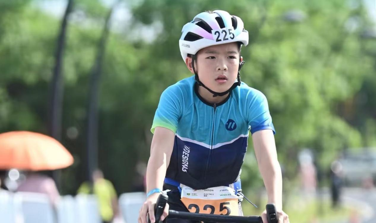 钟浩宇：小铁人冠军的成长故事