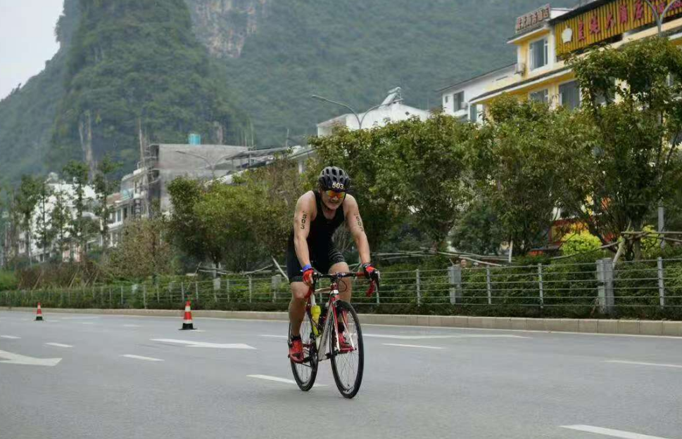 “鲲鹏径”全球铁人传奇之周兴 — 铁血铸就铁人魂