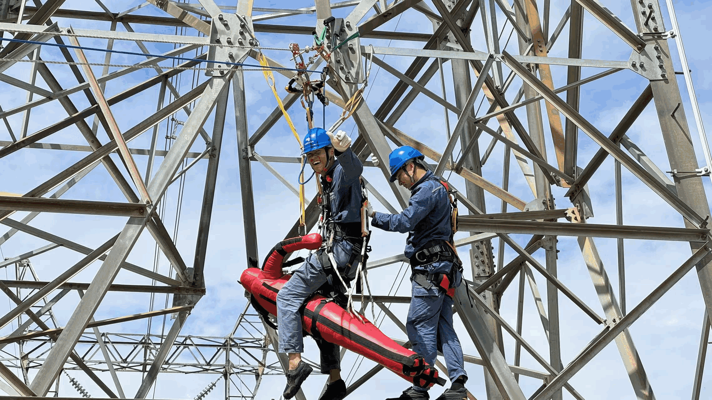 南方电网应急救援技能竞赛红河鏖战 超高压广州局队载誉而归