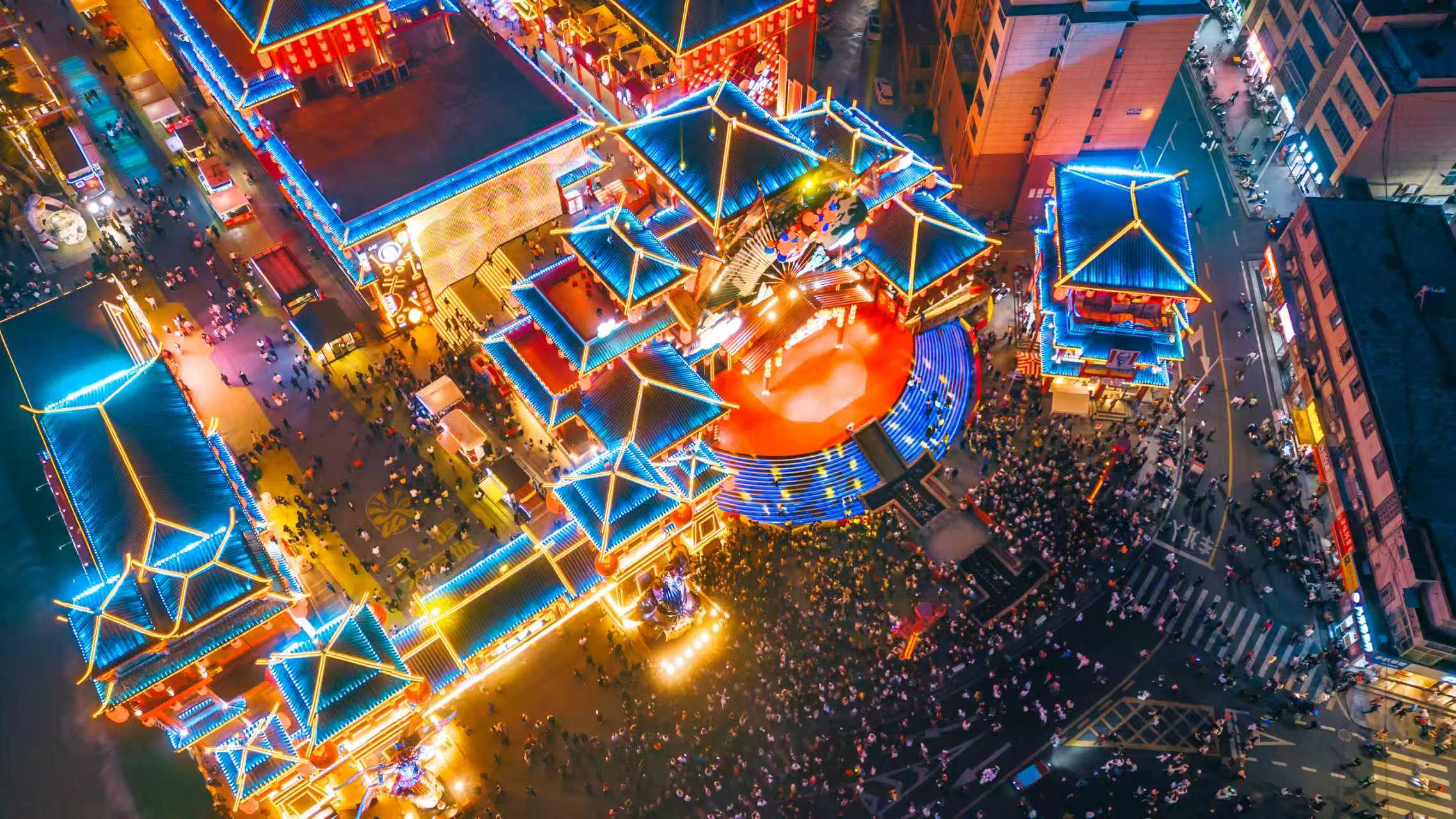 小街区激活消费引爆点  夜经济升腾城市烟火气 --竹溪县文旅赋能催生600年西关老街蝶变的实践与启示