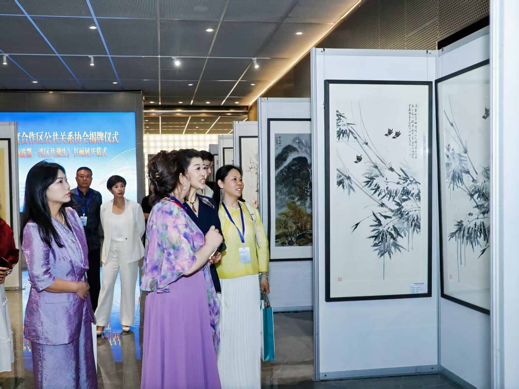 琴澳聚力启新程｜横琴粤澳深度合作区公关协会揭牌 名家书画展同步启幕