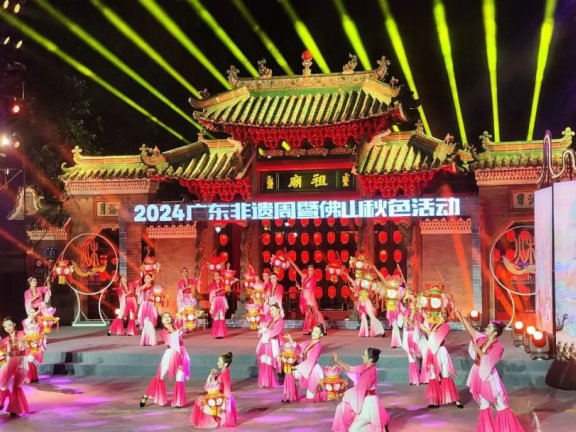 “品味佛山  秋色无限”2024佛山秋色活动暨《新闻小主播》采访瞬间