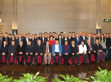 新疆麦盖提沙戈荒特大型新能源基地项目推介会成功举办 筑牢国家能源、粮食、生态三大安全 打造世界级绿色发展标杆
